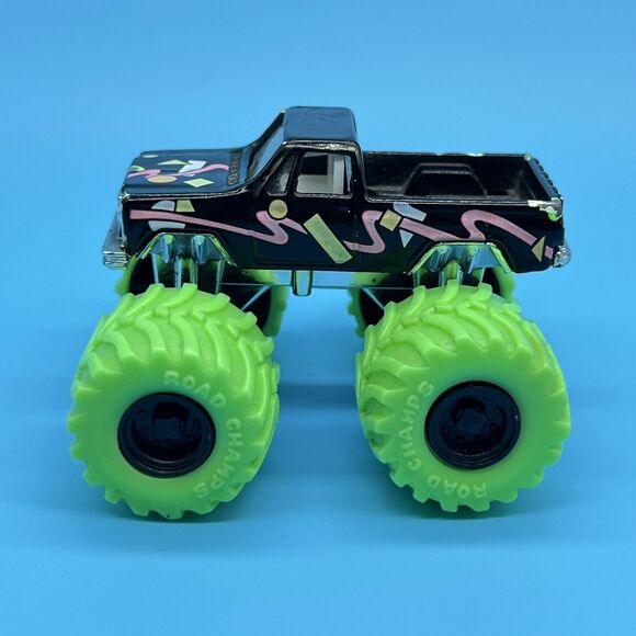 VTG Road Champs 1987 Diecast Lot of 2 Monster Trucks Dodge Caravan Chevy 4x4 - Picture 6 of 16